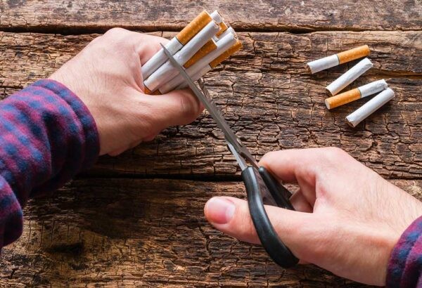 Bỏ thói quen hút thuốc lá giúp nam giới bảo vệ và chăm sóc sức khỏe tinh hoàn