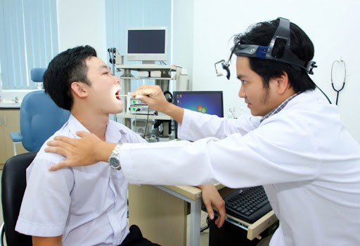 Với đội ngũ y bác sĩ tận tâm bạn có thể yên tâm thăm khám tại bệnh viện Tai Mũi Họng TPHCM