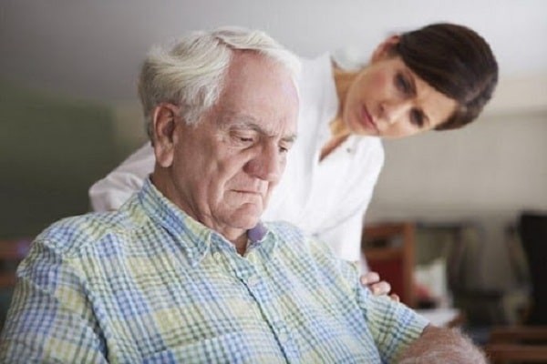 Bệnh hoang tưởng ở người già thường có các triệu chứng rõ rệt