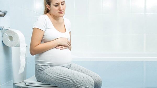 Mẹ bầu thường buồn tiểu nhiều lần trước ngày sinh 1, 2 tuần sức nặng của thai nhi tác động lên bàng quang