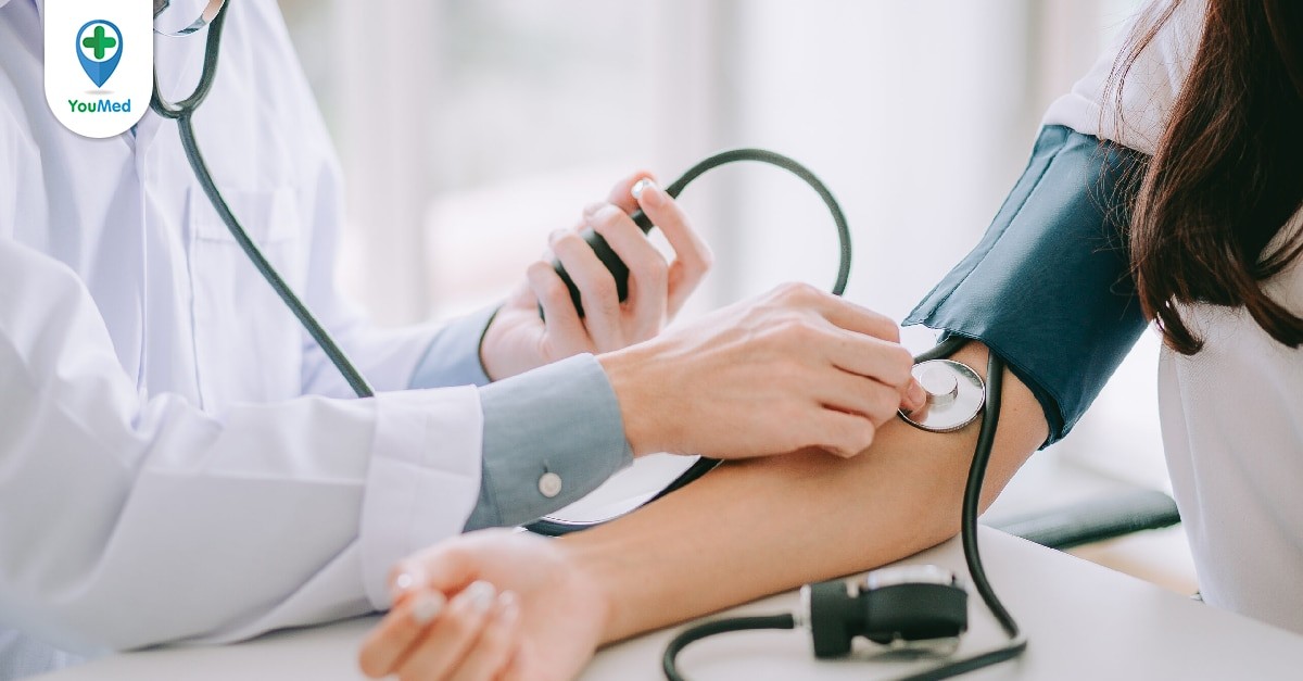 Tư vấn chi tiết về dấu hiệu tụt huyết áp ở người trẻ từ chuyên gia y tế
