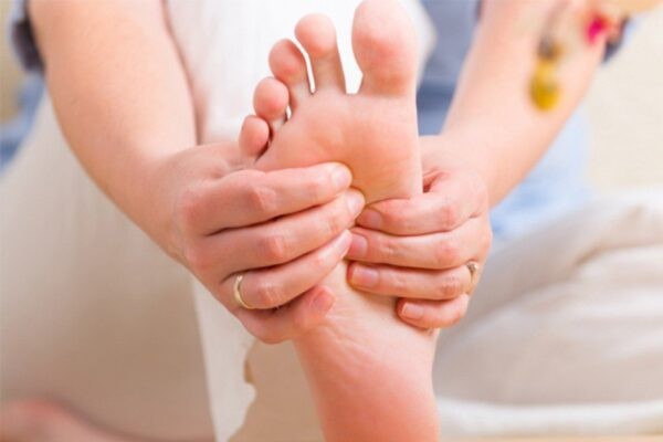Chữa đau gót chân bằng bấm huyệt có thể được thực hiện hoàn toàn tại nhà