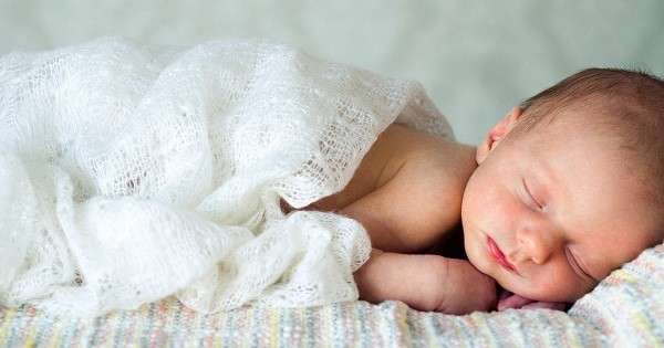Cho trẻ nằm sấp khi ngủ có thể tăng nguy cơ bị hội chứng đột tử ở trẻ sơ sinh