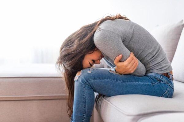 Hiện tượng chuột rút thường xảy ra ở bụng dưới trong chu kỳ kinh nguyệt của chị em phụ nữ
