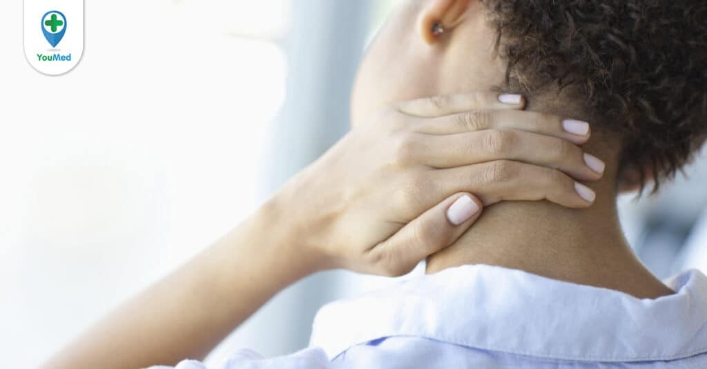 Vì sao bấm huyệt chữa đau cổ vai gáy lại hiệu quả?