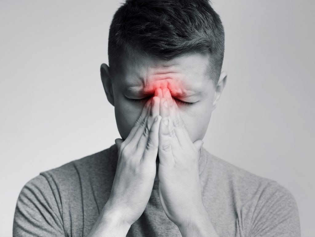 Viêm xoang là một trong những nguyên nhân thường gây đau đầu vào buổi sáng