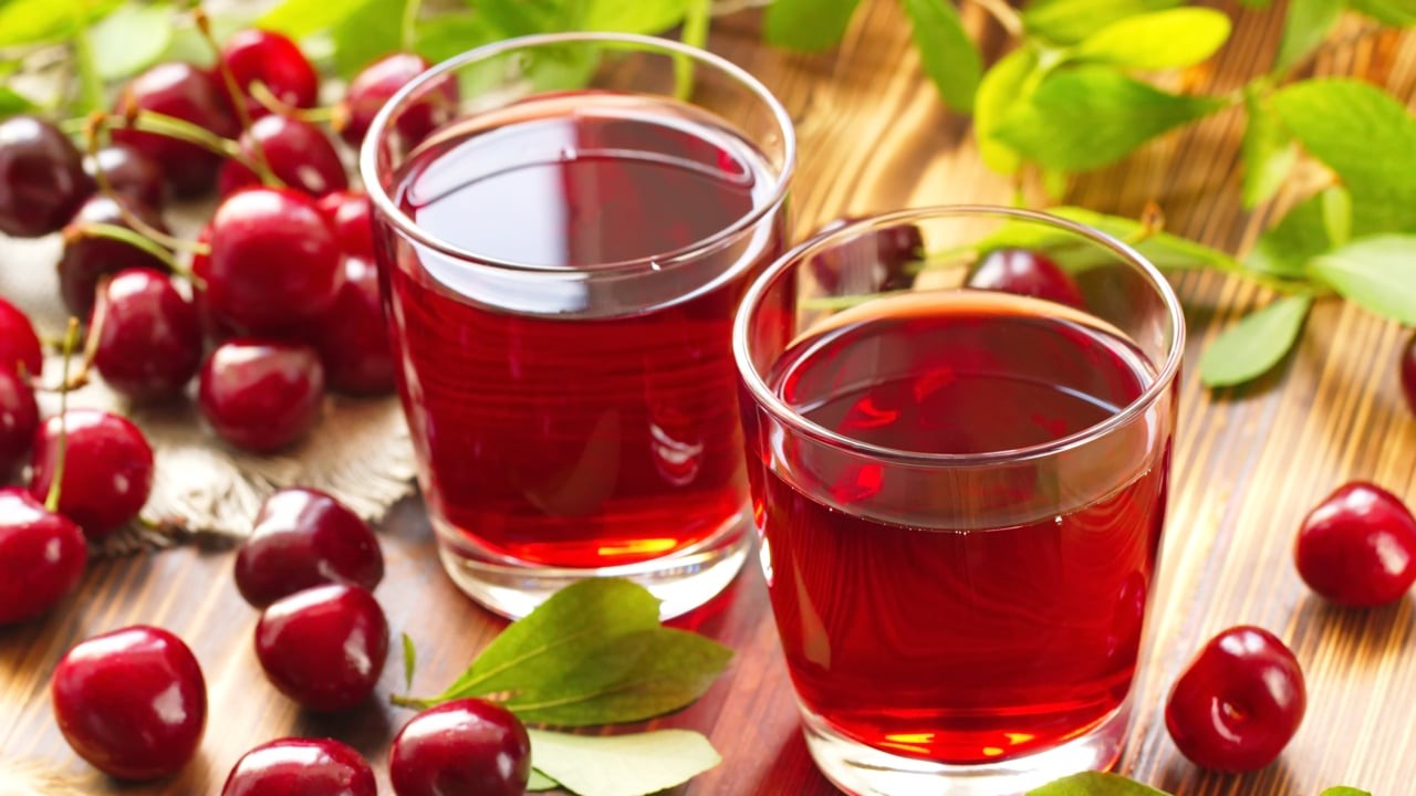 Sử dụng nước ép cherry vào buổi tối trước khi ngủ giúp dễ ngủ hơn