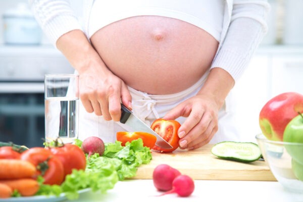 Xây dựng chế độ ăn uống giàu vitamin và khoáng chất giúp mẹ bầu ngăn ngừa các bệnh tật