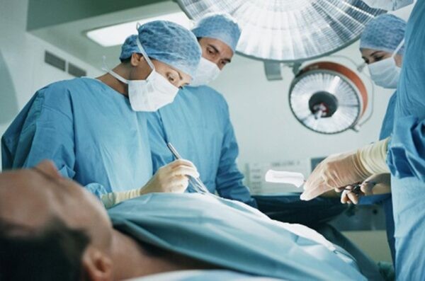 Phẫu thuật cắt bỏ tinh hoàn giúp loại bỏ tận gốc ung thư tinh hoàn