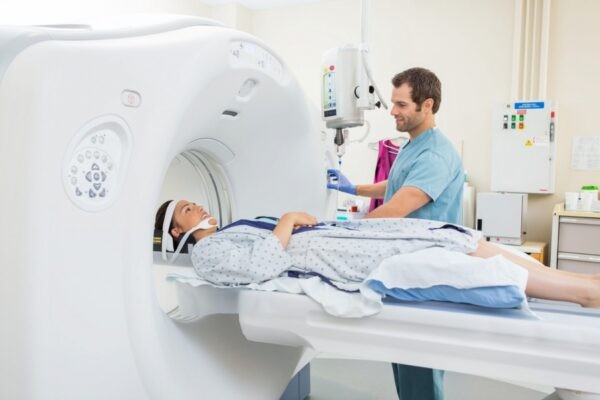 Chụp CT giúp bác sĩ kiểm tra tình trạng khối u nhằm đưa ra phác đồ điều trị hợp lý