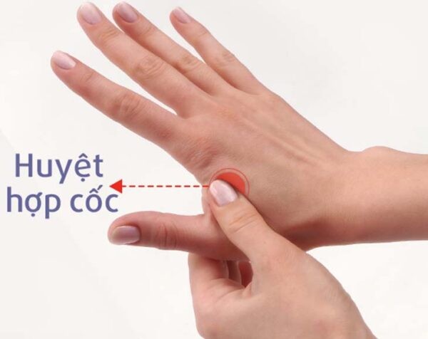 Bấm huyệt Hợp cốc thường xuyên giúp làm giảm các triệu chứng đau khớp ngón tay 