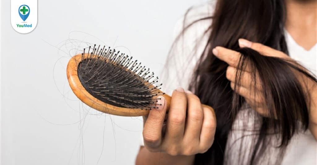 Bấm huyệt trị rụng tóc: Huyệt bấm, công dụng, lưu ý