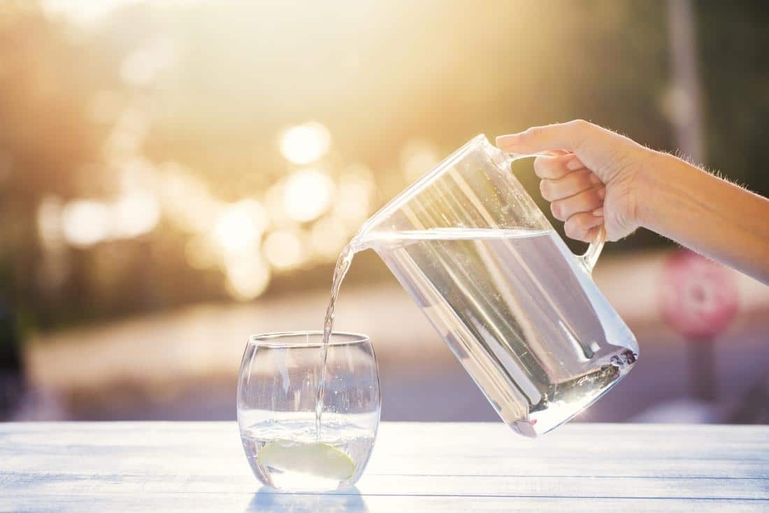 Một ly nước vào buổi sáng giúp kích thích cơ thể của bạn hoạt động