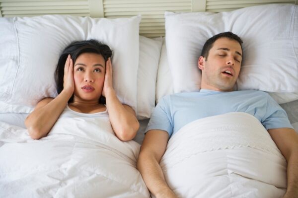 Ngáy to khi ngủ là một biểu hiện điển hình của người mắc chứng ngưng thở khi ngủ