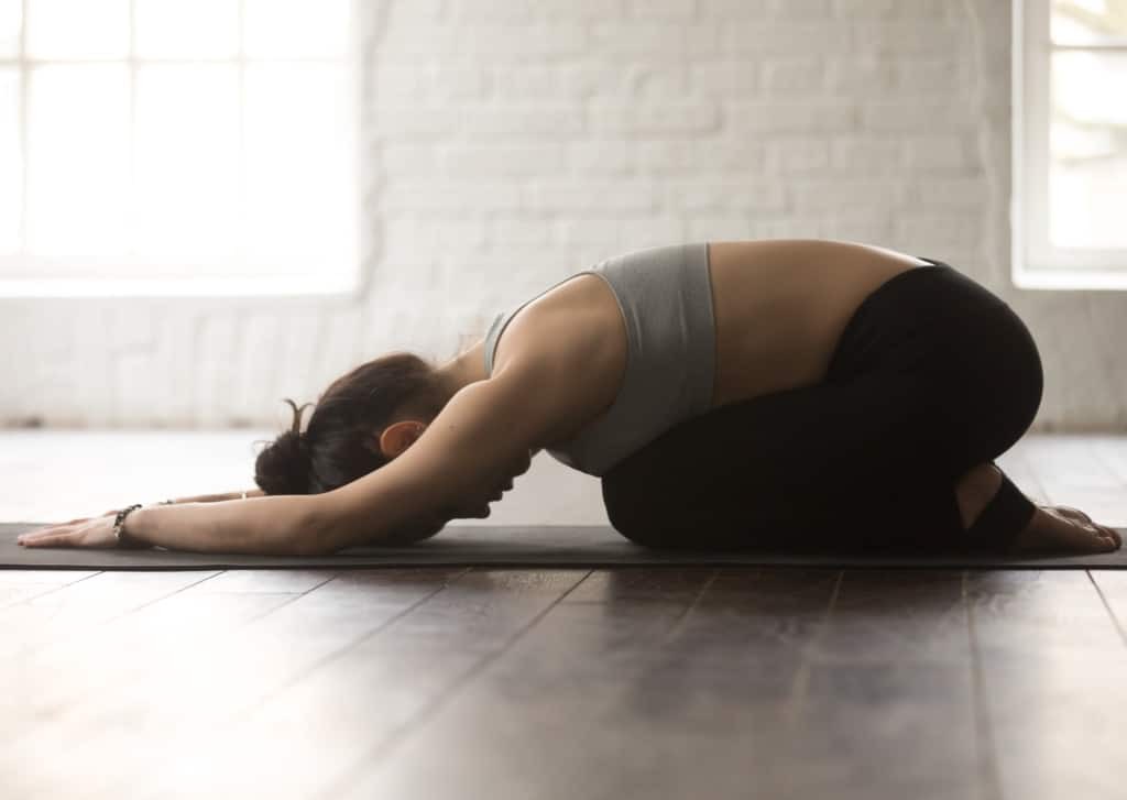 Tập yoga thư giãn trước khi ngủ có thể giúp bạn dễ ngủ và ngủ ngon hơn
