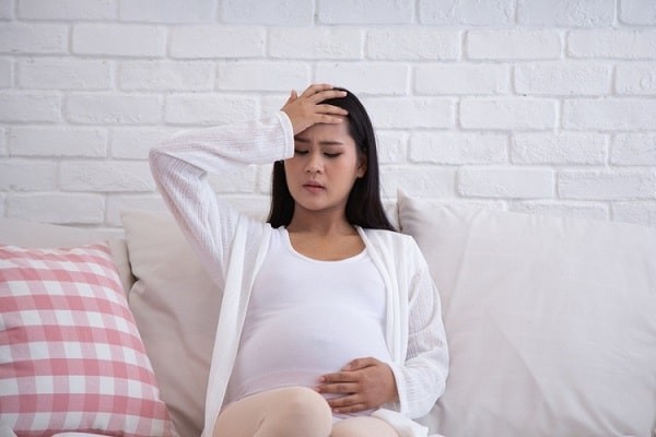 Mẹ bầu bị mất ngủ thường xuyên sẽ khiến cơ thể dễ mệt mỏi và uể oải