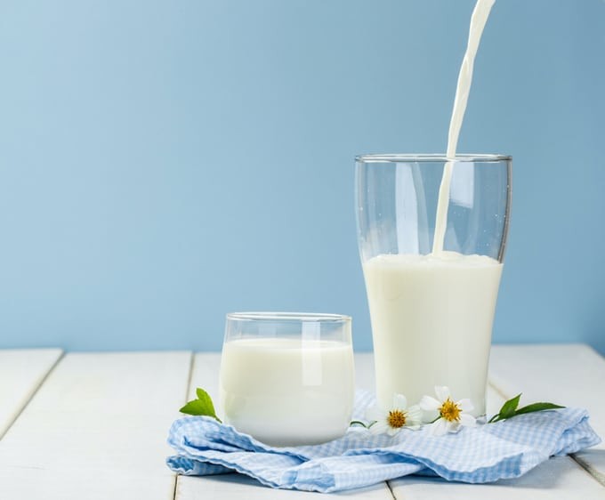 Sữa là thức uống thường được bổ sung trong các bữa ăn phụ theo chế độ Eat clean giúp tăng cân