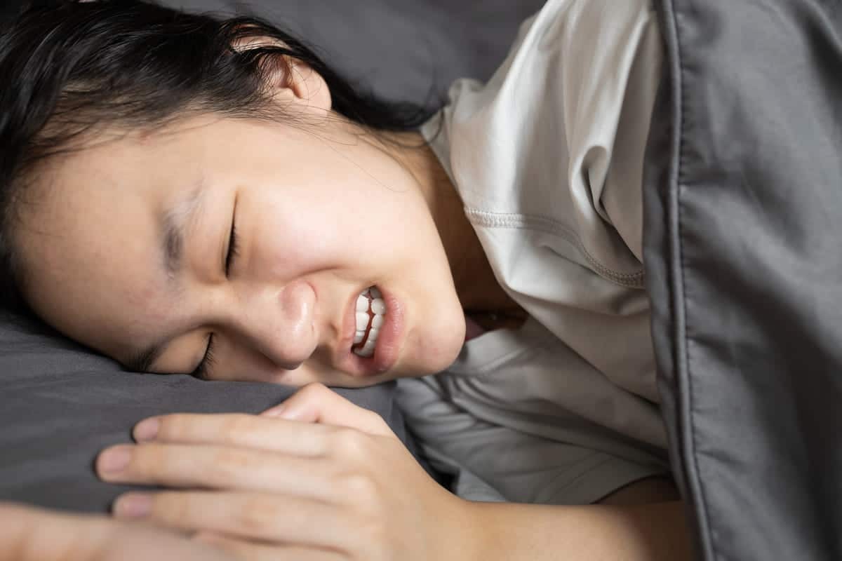 Nghiến răng khi ngủ cũng làm giảm chất lượng giấc ngủ của bạn