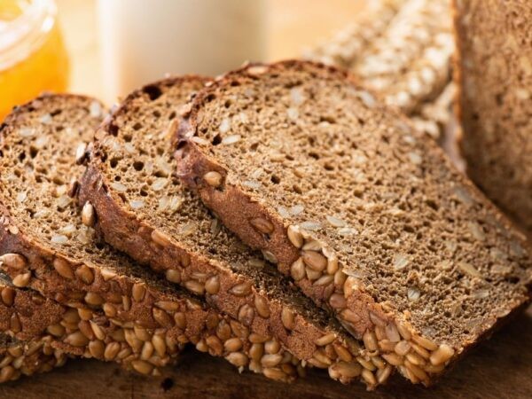 Bánh mì đen nguyên cám mix hạt giàu dinh dưỡng và thơm ngon