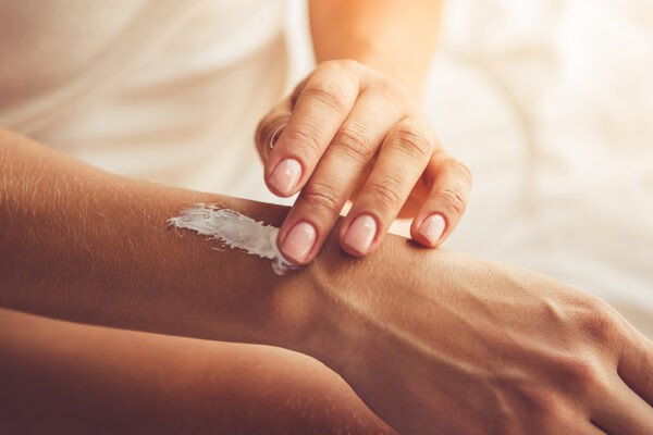 Bạn nên sử dụng thuốc xịt chống xuất tinh sớm trên da để xem độ kích ứng trước khi xịt vào vùng sinh dục