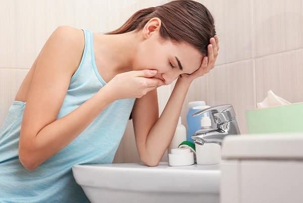Ốm nghén là một trong những triệu chứng sau khi bơm tinh trùng