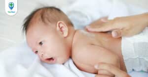 Mách mẹ cách chăm sóc trẻ bị viêm da cơ địa tại nhà