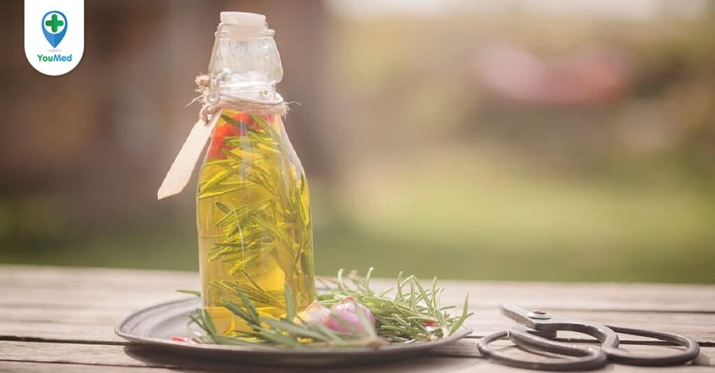 Tinh dầu hương thảo: lợi ích, cách dùng và lưu ý khi sử dụng
