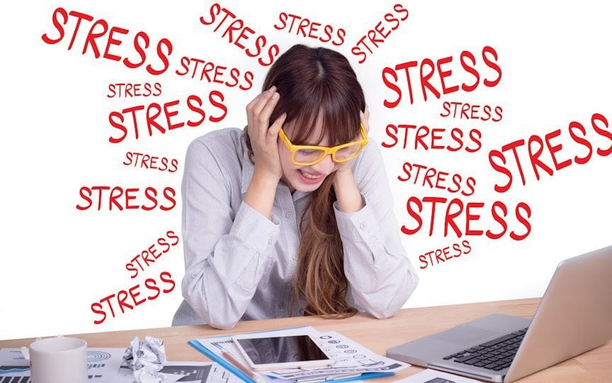 Stress có thể gây đau đầu và mất ngủ