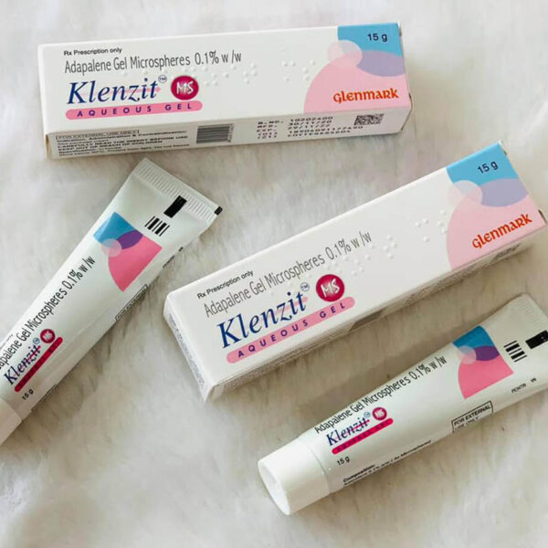 Gel trị mụn Klenzit MS chứa hoạt chất là adapalen