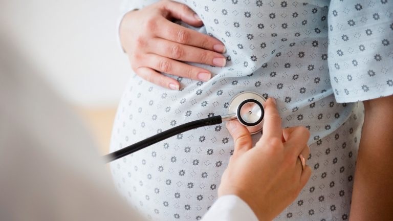 Phụ nữ có thai là đối tượng nên thực hiện xét nghiệm viêm gan B
