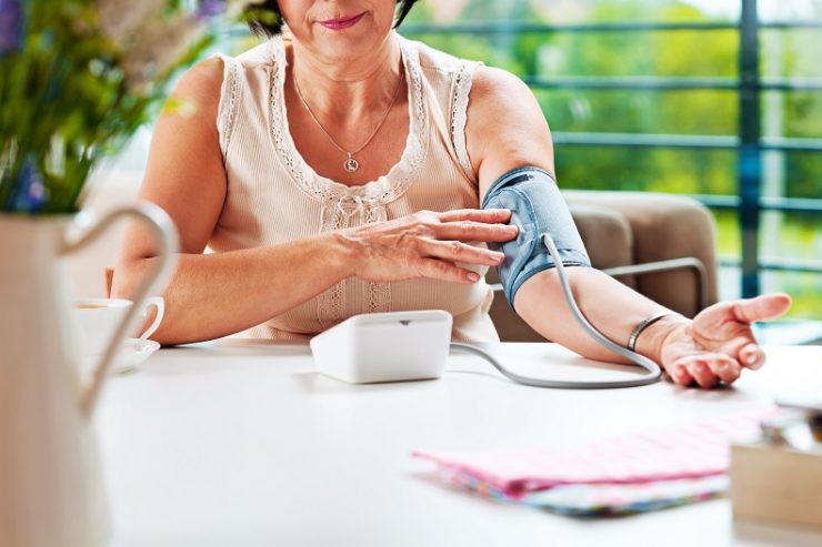 Thường xuyên theo dõi huyết áp tại nhà giúp phát hiện sớm những vấn đề bất thường