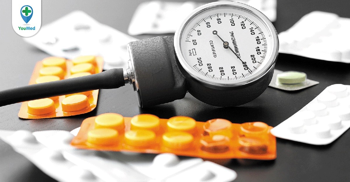 Có những phản ứng phụ nào khi dừng uống thuốc huyết áp?
