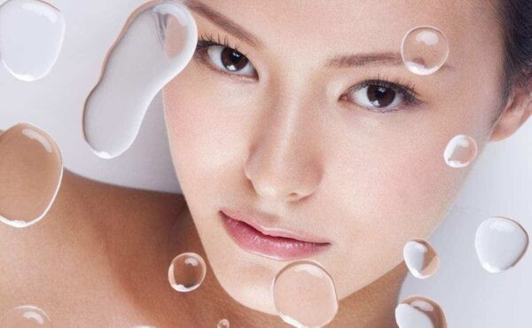 Kem dưỡng ẩm Enat Natural VItamin E Cream có tác dụng dưỡng ẩm, mờ sẹo