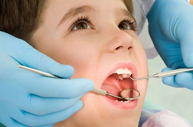 Thăm khám bác sĩ định kỳ chăm sóc răng miệng