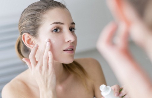 Chú ý dưỡng ẩm da để cải thiện triệu chứng viêm da dị ứng 