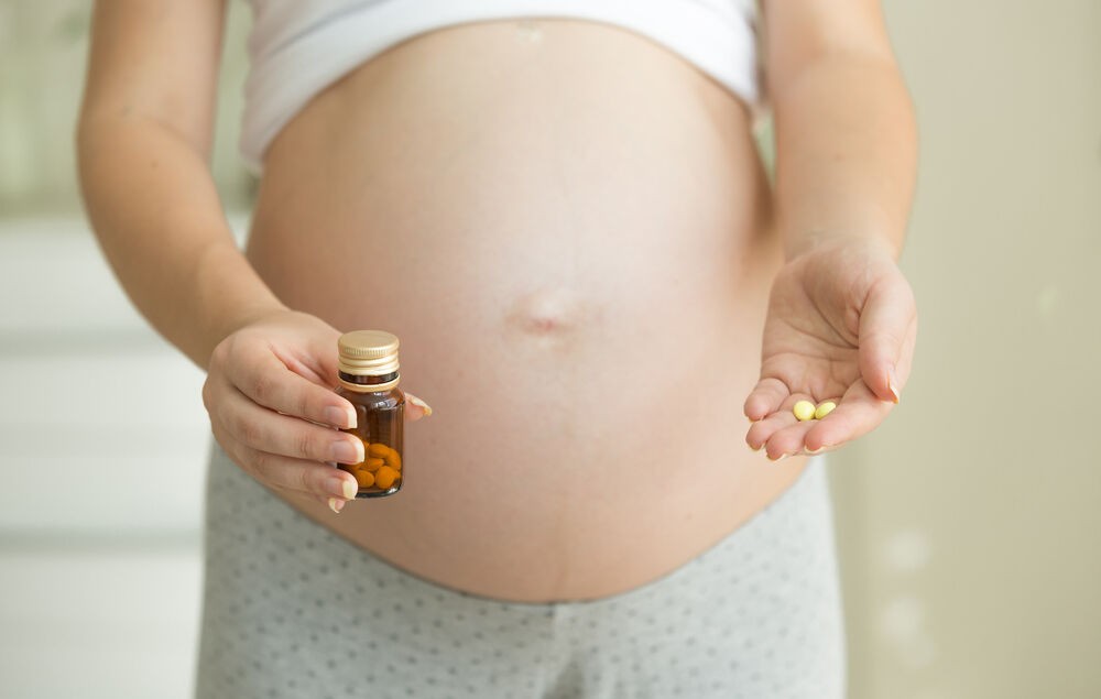 Phụ nữ mang thai và cho con bú cần hỏi ý kiến bác sĩ trước khi sử dụng Atenolol