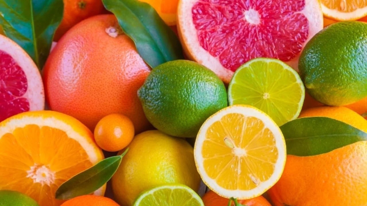 Có thể bổ sung vitamin C từ các loại trái cây họ cam quýt