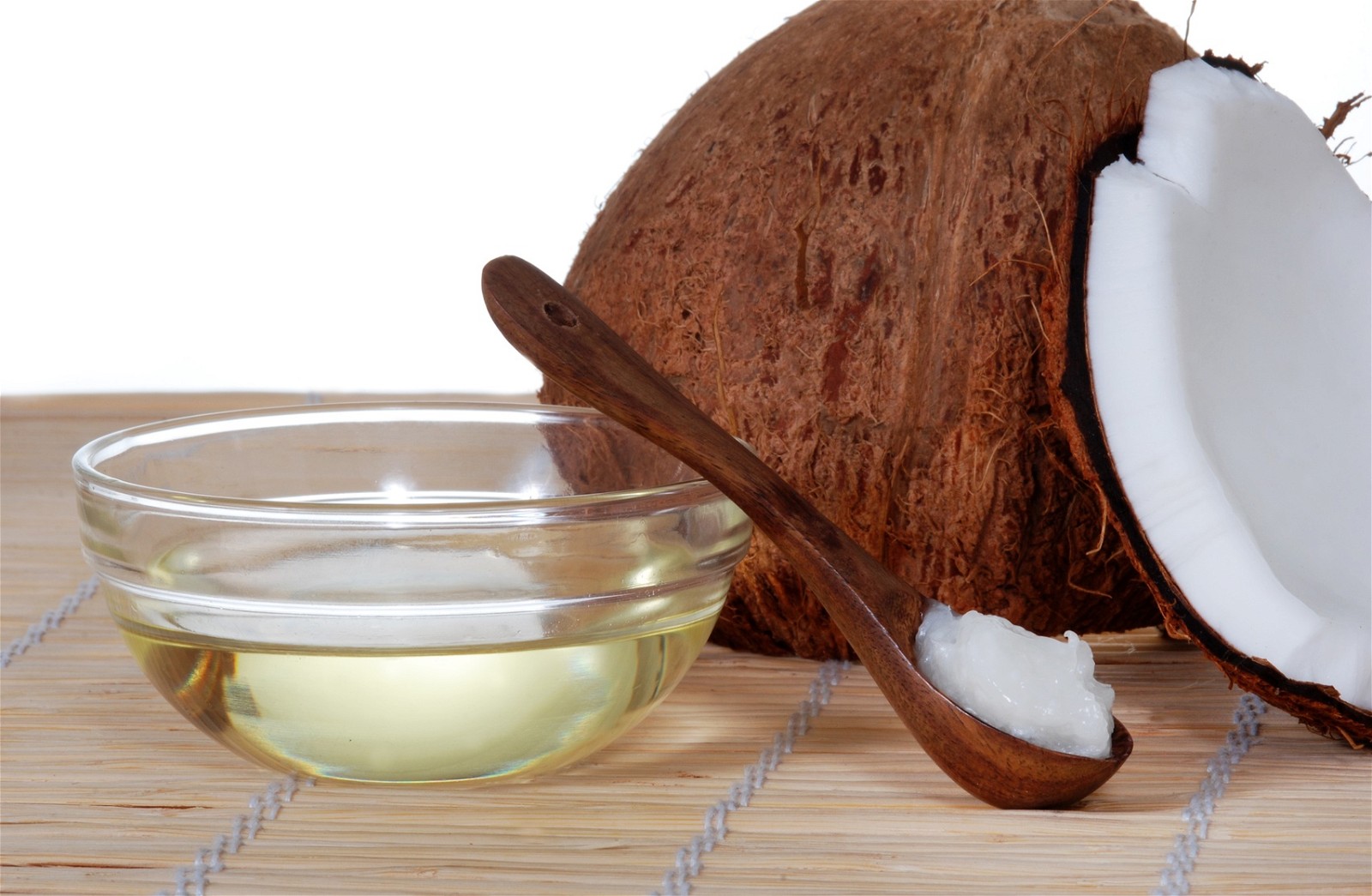 Súc miệng bằng dầu dừa hằng ngày mang lại nhiều lợi ích cho sức khỏe răng miệng