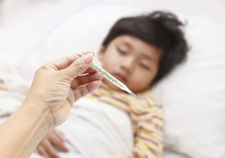 Sốt siêu vi thường xảy ra phổ biến ở trẻ em