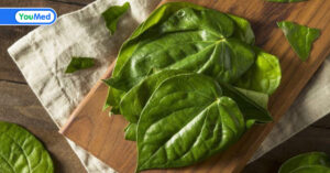 Các cách trị đau mắt đỏ dân gian có thật sự an toàn và hiệu quả? Câu trả lời của bác sĩ