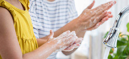 Nên rửa tay thường xuyên khi bị tay chân miệng