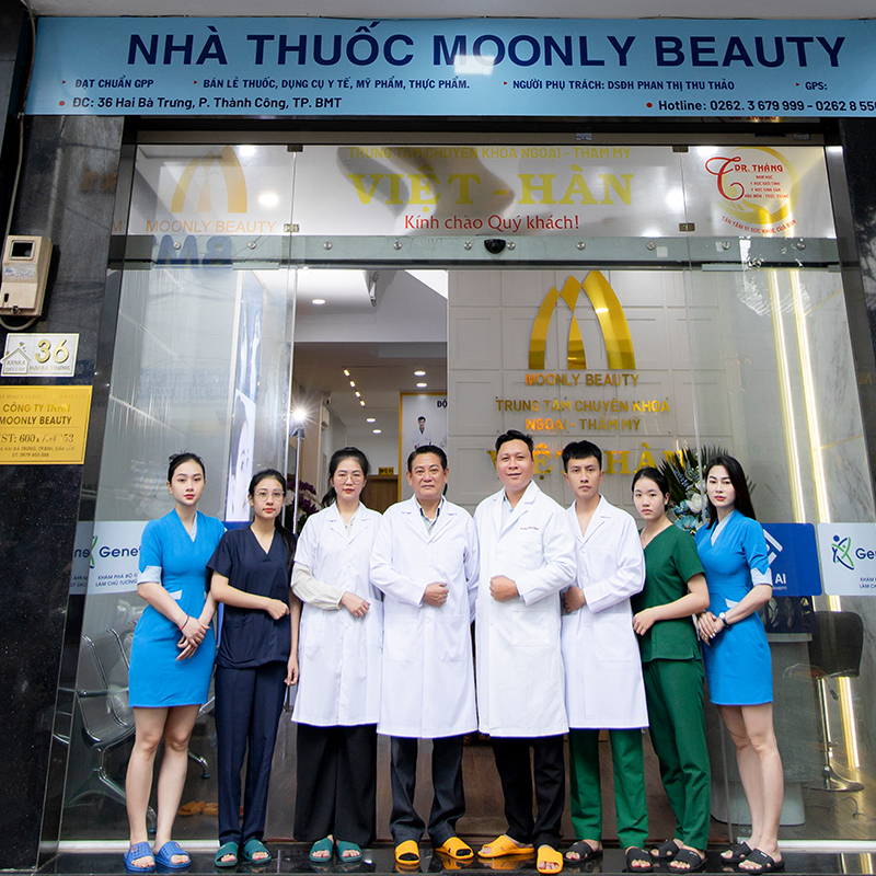 Đội ngũ nhân viên y tế tại Moonly Beauty - phòng khám nam khoa BMT