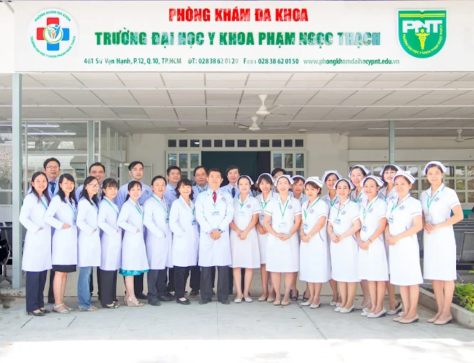 Đội ngũ y tế tại phòng khám Đại học Y khoa Phạm Ngọc Thạch