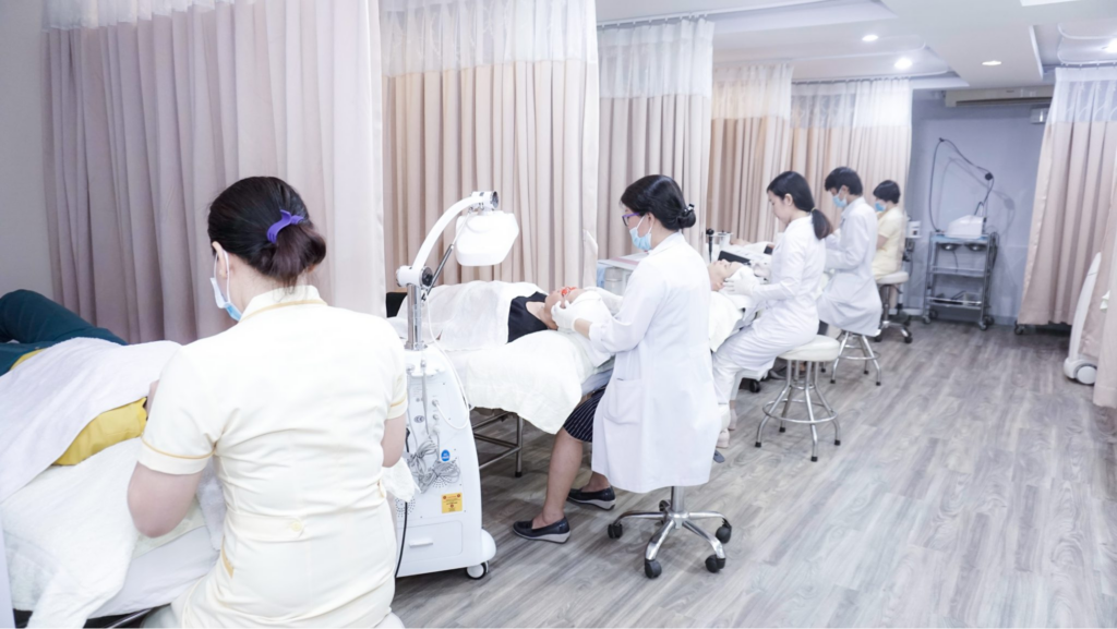 Review Phòng khám Da liễu Trần Ngọc Ánh: Hành trình tìm lại sự rạng rỡ cho làn da 5 image4 28