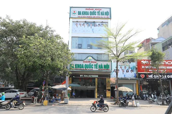 Không gian từ xa nhìn vào Phòng khám Đa khoa Quốc tế Hà Nội