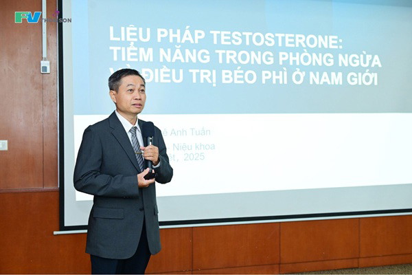 Bác sĩ Lê Anh Tuấn không chỉ chữa bệnh mà còn là một chuyên gia tư vấn tâm lý tình dục xuất sắc