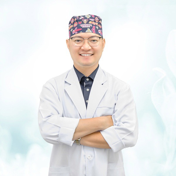 bác sĩ răng hàm mặt Hoàng Ngọc Quyết