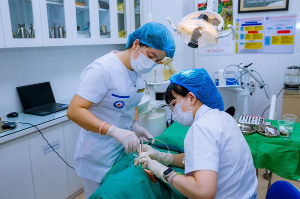 Bệnh viện Bưu điện khám, tư vấn miễn phí răng miệng cho người dân