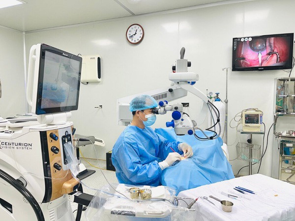 Hướng dẫn khám, chữa bệnh tại Bệnh viện Mắt Hà Nội mới nhất 2026 4 TS.BS Nguyễn Xuân Tịnh: Giám đốc bệnh viện, chuyên gia phẫu thuật Phaco