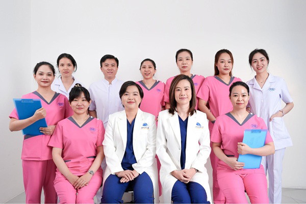 Đội ngũ nhân viên y tế, bác sĩ tại bệnh viện